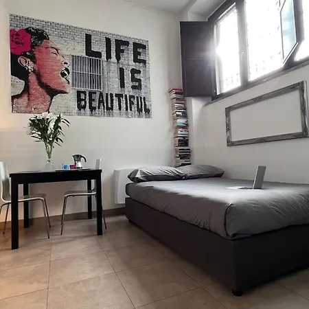 Life Is Beautiful Design Loft Navigli Romolo, Netflix, Wifi, Ac And Street Parking Διαμέρισμα *
